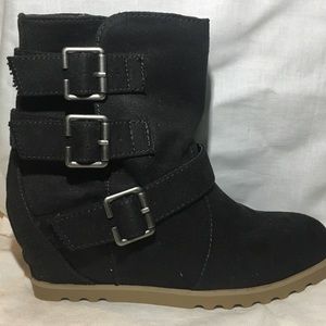 Aeropostale hidden wedge boots!